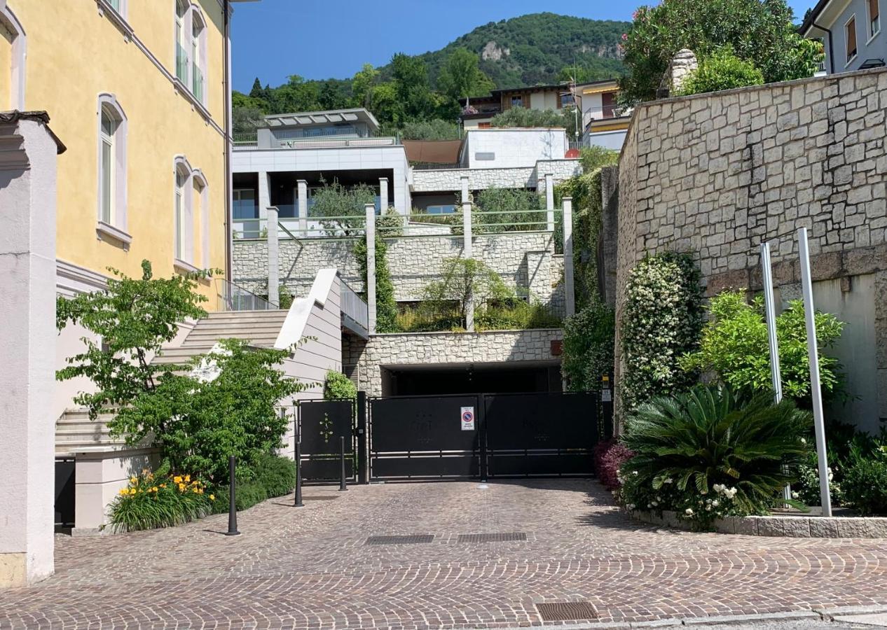 Daisy House: Nice Attic In The Historical Center Salò Buitenkant foto